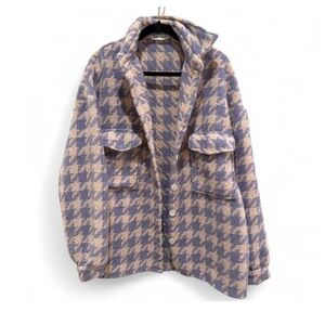 Chic Houndstooth Teddy Jacket in Blue and Cream